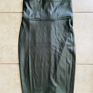 Sexy Hip-hugging Spanx midi skirt (NWOT)